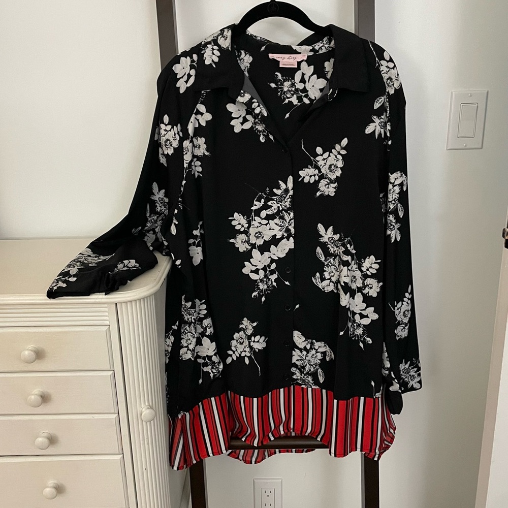 Penningtons blouse. Black and white floral with red striped bottom, long top
